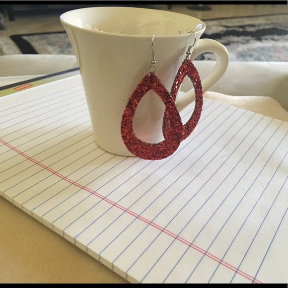 ☄️Pretty Red Glitter Teardrop Earrings☄️ - Picture 4 of 7